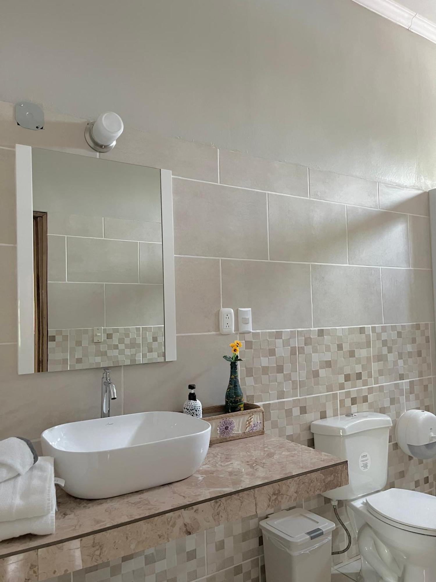 Mangohosting Hotel Комаягуа Екстериор снимка
