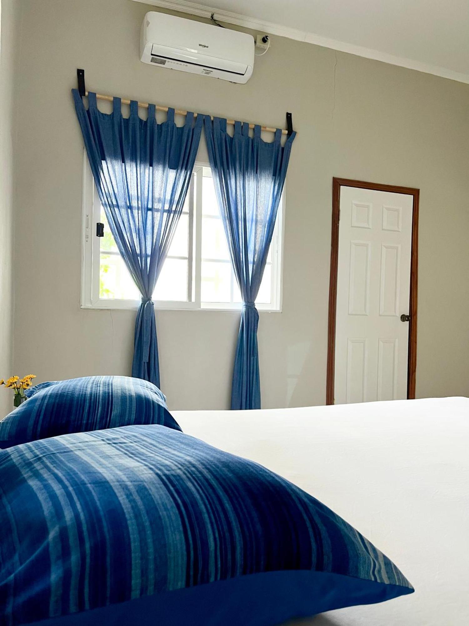 Mangohosting Hotel Комаягуа Екстериор снимка