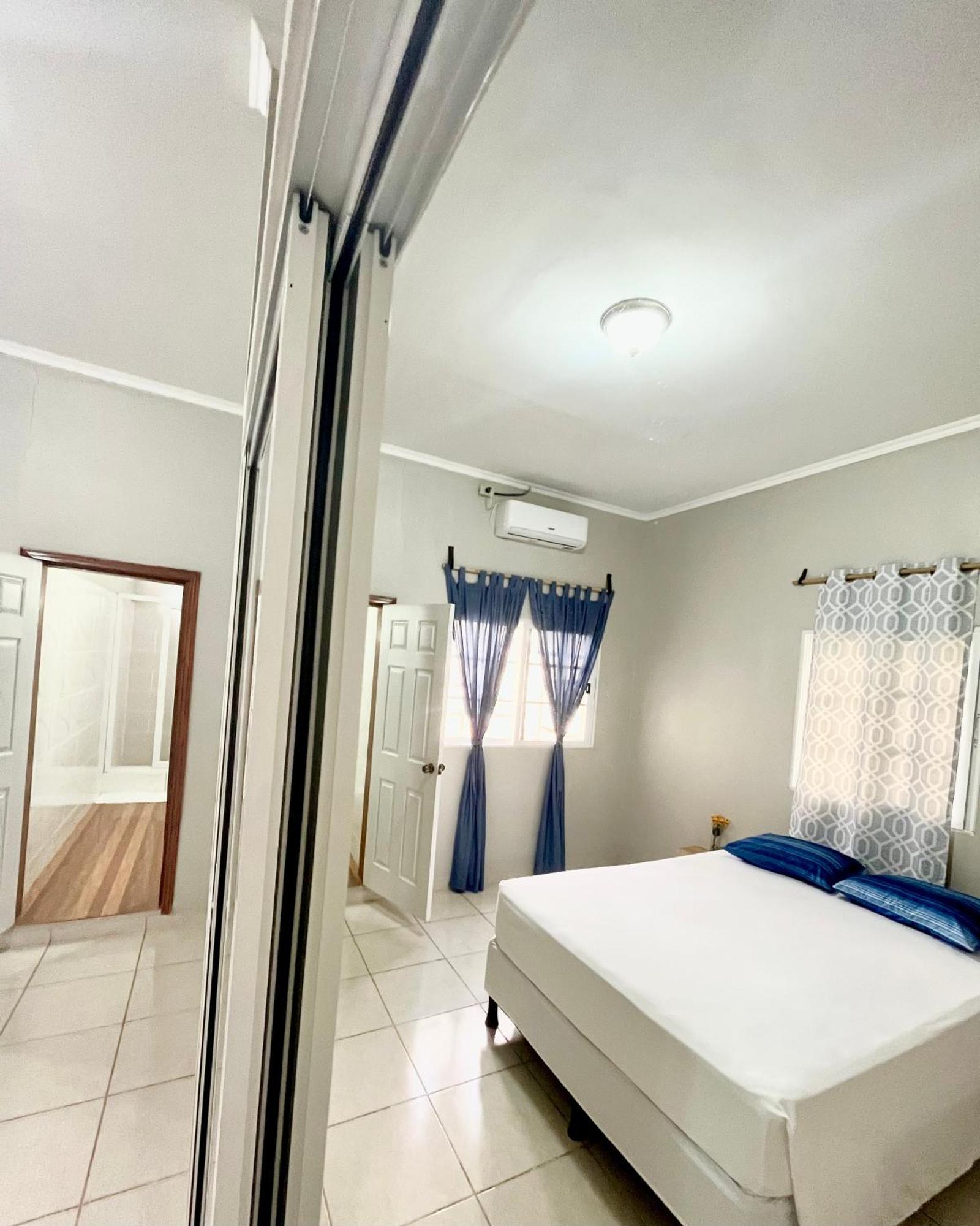 Mangohosting Hotel Комаягуа Екстериор снимка