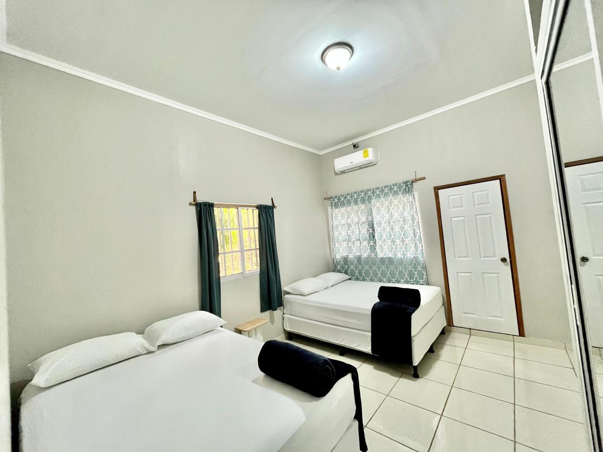 Mangohosting Hotel Комаягуа Екстериор снимка