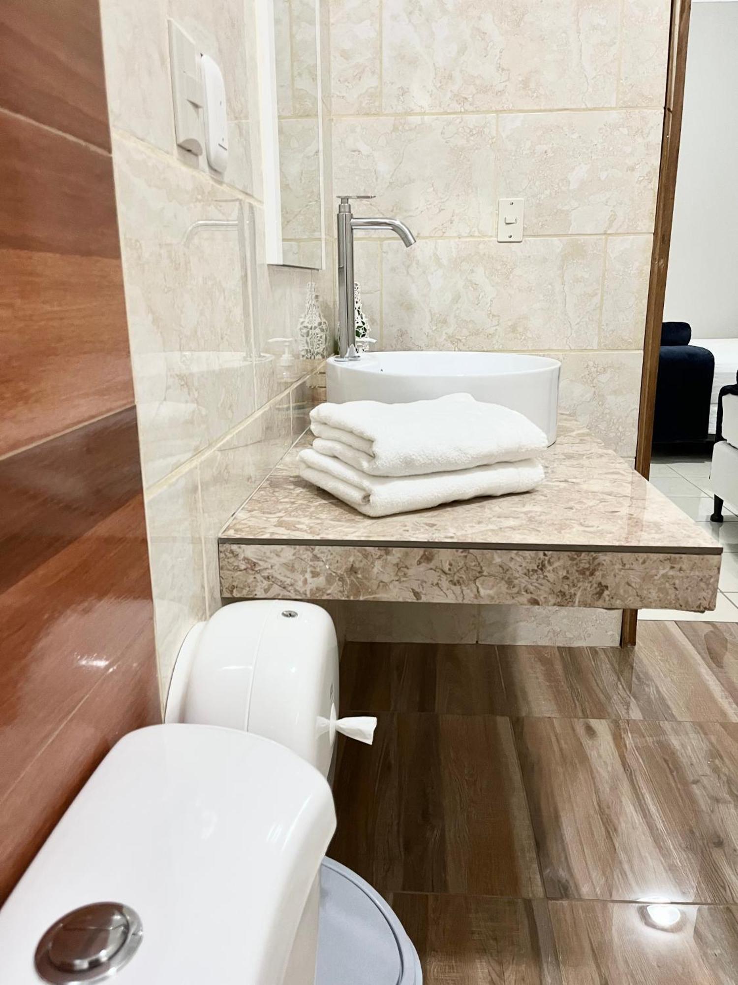 Mangohosting Hotel Комаягуа Екстериор снимка