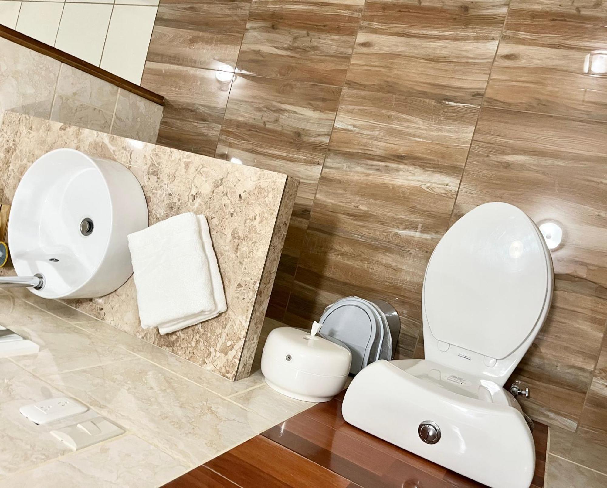 Mangohosting Hotel Комаягуа Екстериор снимка
